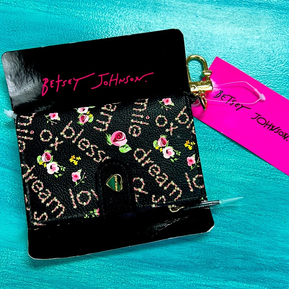 BETSEY JOHNSON PEGGABLE MULTI LETTERED WORDS WALLET floral NEW w/ TAGS